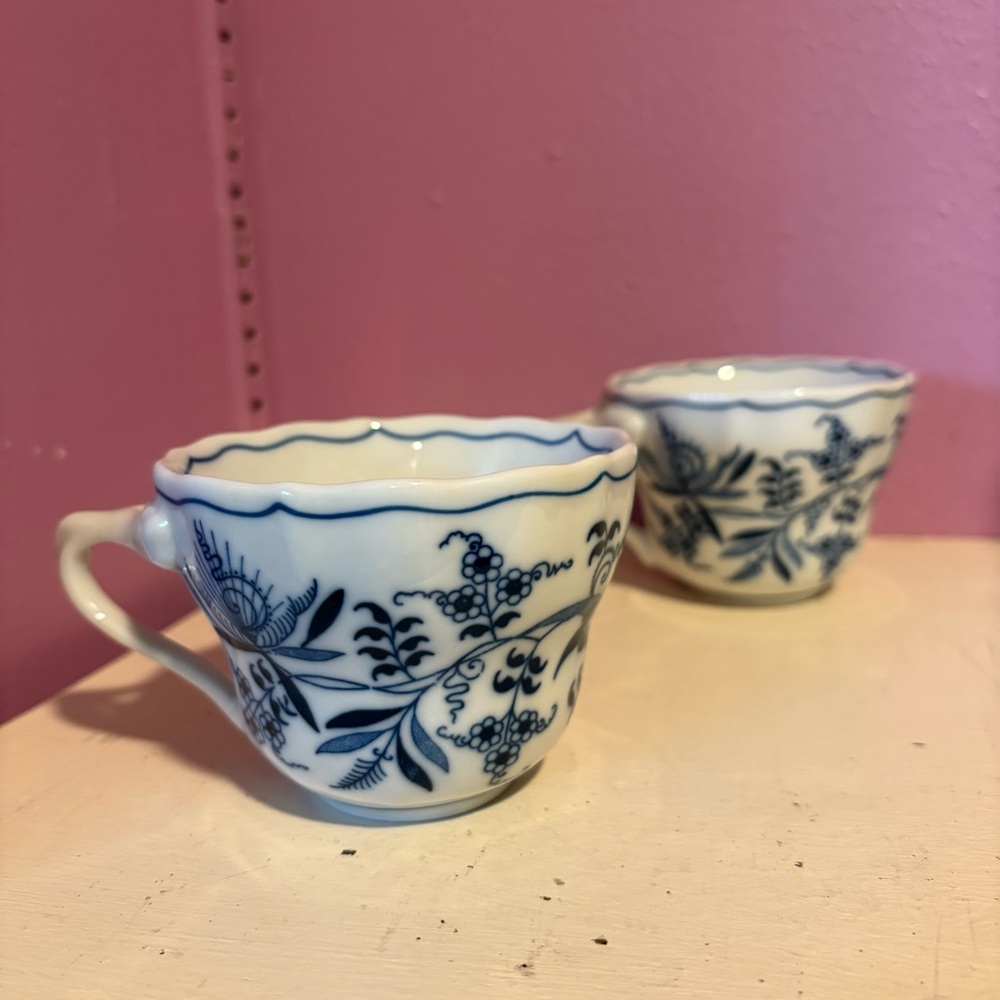 Set Two Blue Danube Teacups GUC Blue Onion Pattern 2p Collectible Dishes Vintage - Picture 4 of 7